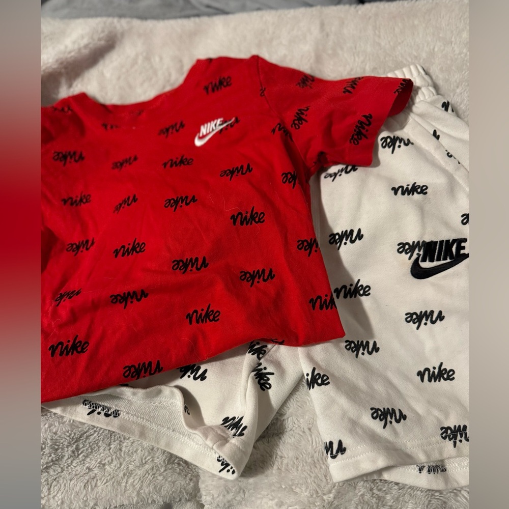 Little boys Nike Shirt/short set.  Size Medium.
